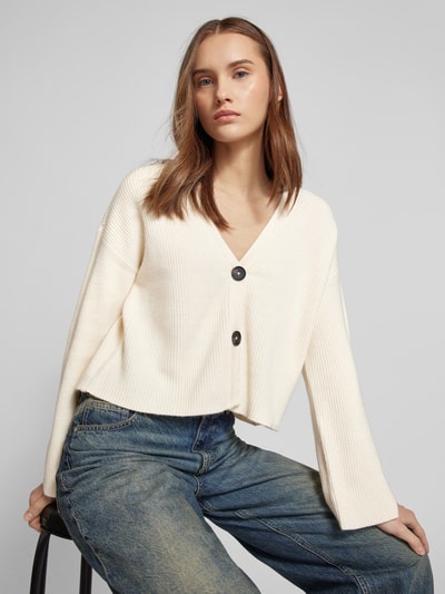 Only Cropped Strickjacke mit V-Ausschnitt Modell 'KATIA' Offwhite 3