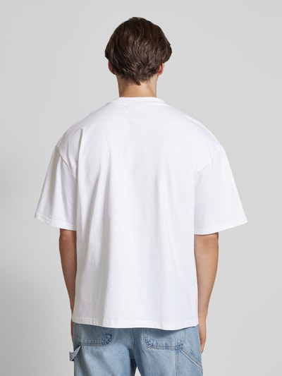 REVIEW T-shirt o kroju oversized z nadrukiem z logo Biały 5