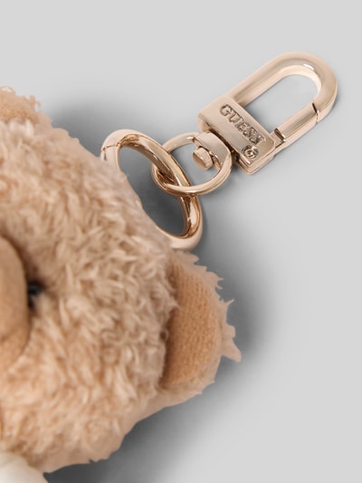 Produktfoto, Anhänger mit Logo-Print Modell 'Bear' von GUESS, Bären-Form, beige Plüschstruktur, goldfarbener Schlüsselring, Damen Accessoire