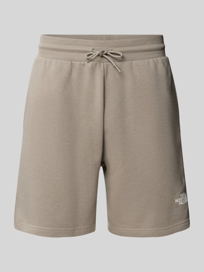 Produktfoto, Shorts mit Logo von The North Face, mieszanka bawełny, krój regular fit, elastyczny pas, szerokość w rozmiarze M: 41 cm, długość wewnętrzna nogawki: 18 cm, kolor beżowy, gładka faktura
