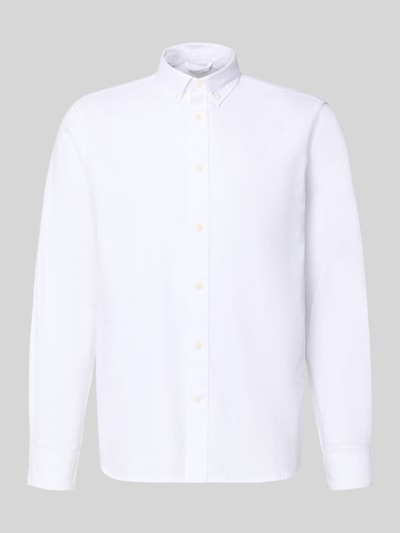 Produktfoto, weißes Regular Fit Freizeithemd aus reiner Baumwolle Modell 'QUAASA' von Armedangels, Optik: Unifarben, Strukturiert, Button-Down-Kragen, durchgehende Knopfleiste, Langarm, Sportmanschette mit verstellbaren Knöpfen, Logo-Stitching.