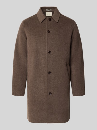 Produktfoto, brauner Regular Fit Mantel aus Woll-Mix mit Kaschmir-Anteil von GANT, glatte Struktur, dezente Knopfleiste, klare Linien