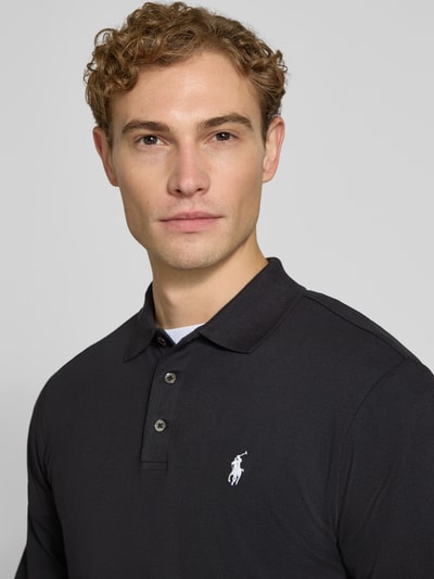 Männermodel trägt zwart Regular Fit poloshirt met logostitching van Polo Ralph Lauren, Heren pullover, Nahaufnahme Oberkörper