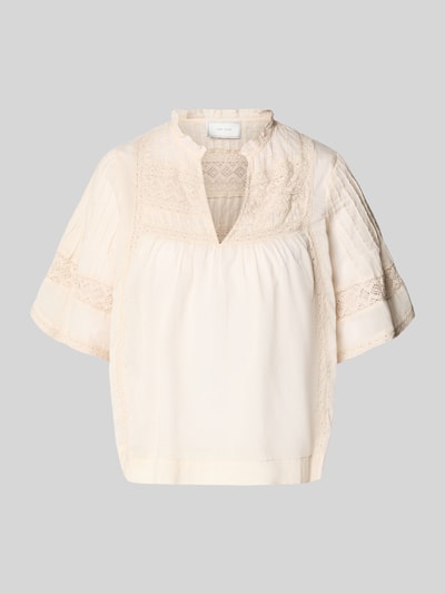 Produktfoto, lichtbeige dames blusenshirt met V-hals, regular fit, fijne stitchingdetails, model 'Siama' van Neo Noir