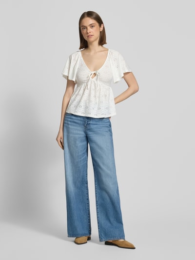 ONLY T-shirt o kroju slim fit z głębokim dekoltem w serek model 'SMILLA' Złamany biały 1