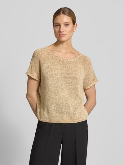 Frauenmodel trägt Relaxed Fit Strickpullover mit kurzem Arm von s.Oliver BLACK LABEL in Melange-Optik, Rundhals, Kurzarm, Strick, Nahaufnahme Oberkörper.