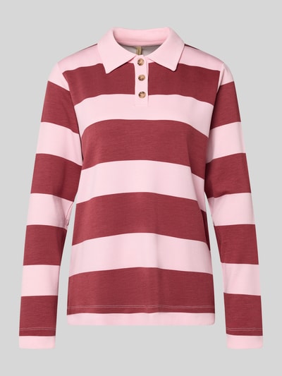Produktfoto, Sweatshirt mit Polokragen Modell 'BARNI' von Soyaconcept, breite rosa und bordeaux Querstreifen, Knopfleiste, lockerer Schnitt, Material-Mix