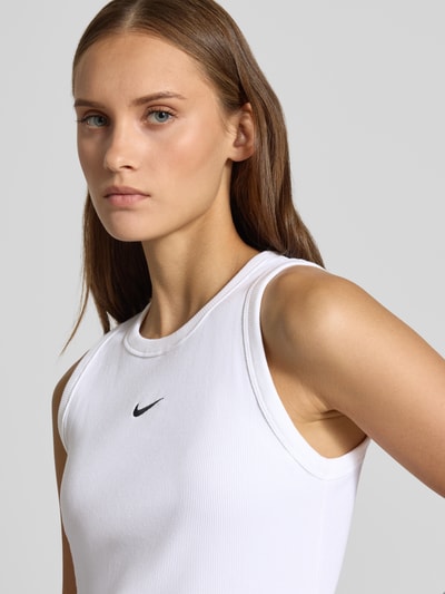 Vrouwenmodel draagt wit Slim Fit Tanktop uit katoenmix model 'RIB TIGHT' van Nike, Dames tanktop, close-up bovenlichaam