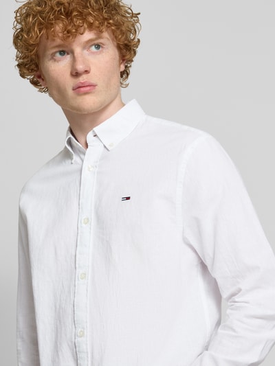 Tommy Jeans Regular Fit Freizeithemd aus Baumwoll-Leinen-Mix mit Button-Down-Kragen Offwhite 3