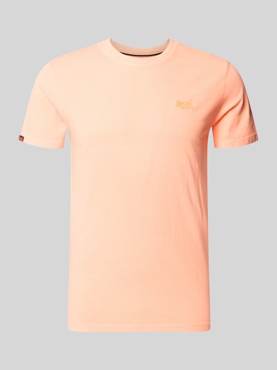Produktfoto, T-Shirt mit Rundhalsausschnitt und Label-Stitching von Superdry in zartem Pfirsichton, reine Baumwolle, Slim Fit, glatte Textur