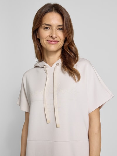 Christian Berg Woman Sweatkleid mit Statement-Print und Kapuze Ecru 3