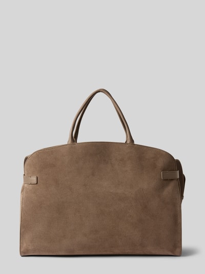 Produktfoto, Handtasche mit Logo-Detail Modell 'Sabine' von Coccinelle in Braun, geteiltes Hauptfach, glatte Textur, Kontext: Damen Handtasche von Coccinelle, geteiltes Hauptfach mit Magnetverschluss, verstellbarer Schulterriemen, Modell 'Sabine', Logo-Detail, Innenfach mit Reißverschluss, Breite 44 cm, Länge 32 cm, Tiefe 16 cm, Länge Schulterriemen 106 cm.