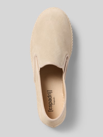 Produktfoto, Espadrilles aus Leder mit Plateausohle von Espadrij in Beige, abgerundete Spitze, sichtbare Naht, strukturierte Plateausohle, Schafthöhe 7 cm, Schaftweite 5 cm, Absatzhöhe 4 cm, glatte Ledertextur, von oben fotografiert.