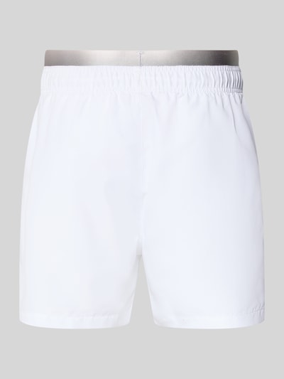 Produktfoto, Relaxed Fit Badeshorts mit Logo-Stitching von Emporio Armani in Weiß, elastischer Bund mit Tunnelzug, glatte Textur