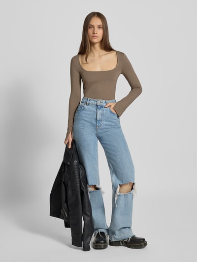 Gina Tricot Longsleeve mit Rundhalsausschnitt Taupe 1