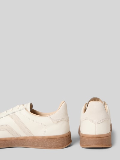 Produktfoto, Sneakersy z naturalnej skóry model 'Cuzima' od Gant, krój zaokrąglony, wytłoczone logo, wysokość obcasa 3 cm, wysokość cholewki 7 cm, szerokość w rozmiarze 40: 8 cm, jasny odcień, gładka faktura, elementy matowe i lekko połyskujące