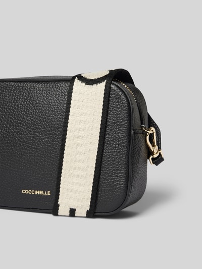 Coccinelle Crossbody Bag aus Leder mit Label-Print Black 3