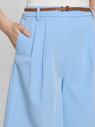 Christian Berg Woman Bermudas mit Eingrifftaschen und Gürtel Hellblau 3
