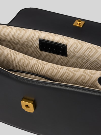 Produktfoto, Handtasche mit Label-Applikation von Liu Jo White z główną przegrodą, klapką, zamknięciem na klamrę, uchwytem, paskiem na ramię, szerokość w rozmiarze 1: 23 cm, długość w rozmiarze 1: 14 cm, głębokość w rozmiarze 1: 8 cm, długość paska na ramię w rozmiarze 1: 110 cm, czarna faktura, beżowa podszewka z logo