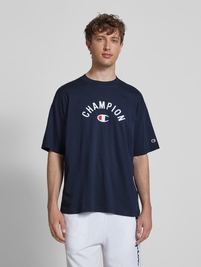 CHAMPION T-shirt o kroju relaxed fit z wyhaftowanym logo Ciemnoniebieski 4