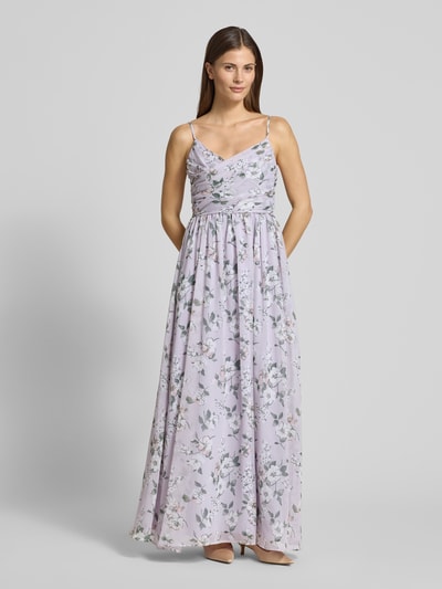 Vrouwenmodel draagt Regular fit avondjurk met bloemen all-over print Modell 'Kate' van GUIDO MARIA KRETSCHMER WOMAN, plooienlook, spaghetti-bandjes, Ganzichaansicht van voren.