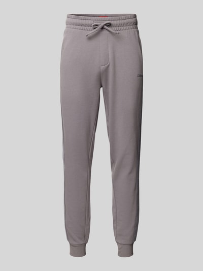 HUGO Tapered Fit Sweatpants mit Label-Stitching Mittelgrau 1