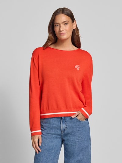 Vrouwenmodel draagt Regular Fit Pullover aus Viskose-Mix mit Kaschmir-Anteil van Smith & Soul, tricotlook, motiefstitching, oranje, ruglengte maat S 53 cm, mouwlengte maat S 58 cm, voorkant bovenlichaam close-up.
