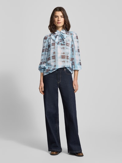 Christian Berg Woman Selection Regular Fit Schluppenbluse mit Knopfleiste Eisblau 1