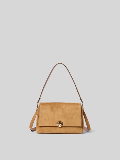 Produktfoto, Shoulder Bag in Suede-Optik von Tory Burch in hellem Braun, Hauptfach mit Überschlag, abnehmbare Schulterriemen, Magnetverschluss, Innenfach mit Reißverschluss, Maße ca. 27 cm Breite, 18 cm Länge, 10 cm Tiefe.