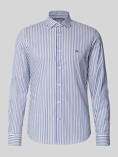 Produktfoto, Slim Fit Businesshemd aus Baumwoll-Mix von Tommy Hilfiger Tailored mit gestreiftem Allover-Muster, Blau-Weiß, Logo-Stitching, Kentkragen