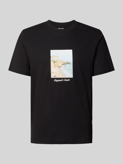 Produktfoto, T-Shirt mit Rundhalsausschnitt Modell 'JORNORREBRO' von JACK & JONES in Schwarz, Reine Baumwolle, Gerader Schnitt, Rückenlänge 65 cm bei Größe M.