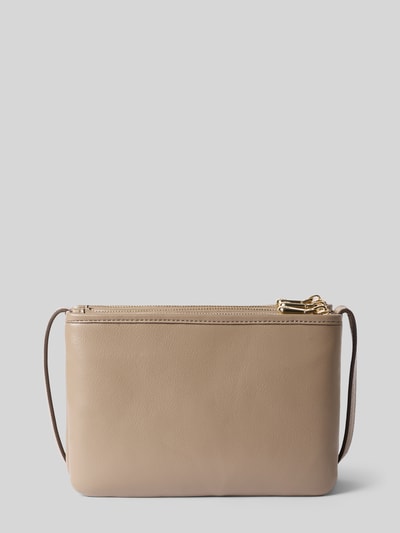 Produktfoto, Umhängetasche aus Echtleder von BOSS in Beige mit glatter Textur und goldfarbenem Reißverschluss auf hellem Hintergrund. Damen Umhängetasche von BOSS