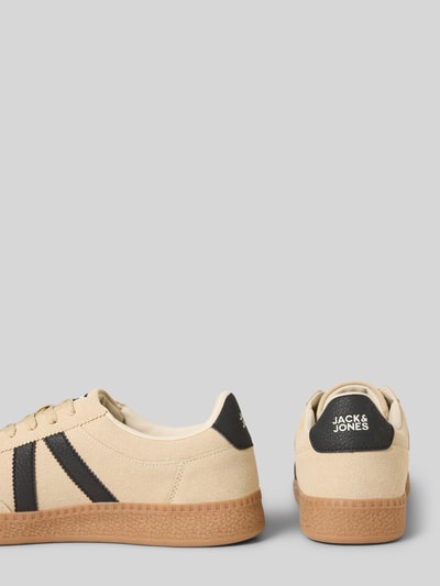 Productfoto, Sneaker met Reliëflogo model 'Kirk' van JACK & JONES, geprofileerde zool, afgeronde pasvorm, beige met zwarte details, heren, hakhoogte maat 44: 3 cm, schachthoogte: 8 cm, schachtbreedte: 7 cm, vetersluiting