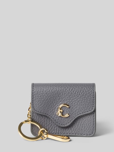 Productfoto, sleutelanhanger met Minitas van Coccinelle, Structuurpatroon, labeldetail in metallic, karabijnsluiting, schakelketting