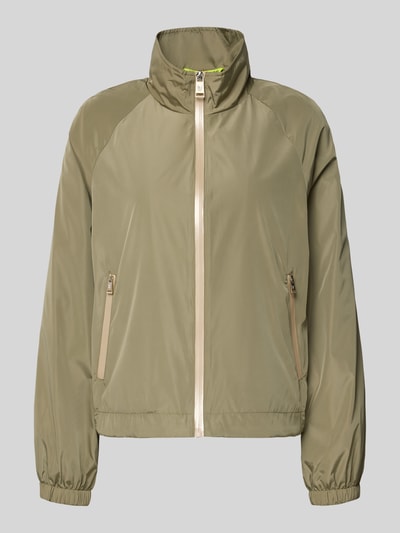 Produktfoto, Jacke mit elastischen Abschlüssen und Stehkragen von Fuchs Schmitt, prosty krój, stójka, zamek błyskawiczny, raglanowe rękawy, kieszenie zapinane na zamek błyskawiczny, elastyczne wykończenia, długość tyłu w rozmiarze 36: 56 cm, szerokość ramion w rozmiarze 36: 38 cm, szerokość klatki piersiowej w rozmiarze 36: 48 cm, długość rękawów w rozmiarze 36: 43 cm, oliwkowy kolor, matowa tekstura