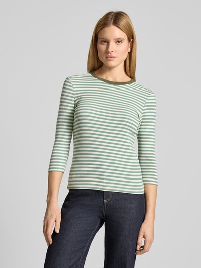 Frauenmodel trägt T-Shirt mit Streifenmuster und 3/4-Arm von Christian Berg Woman, Baumwoll-Viskose-Mix, Slim-Fit, Rundhalsausschnitt, Ganzkörperansicht von vorne.
