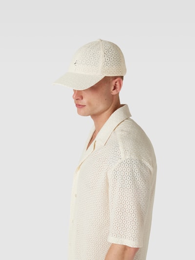 Ampere Basecap mit Lochmuster Offwhite 1