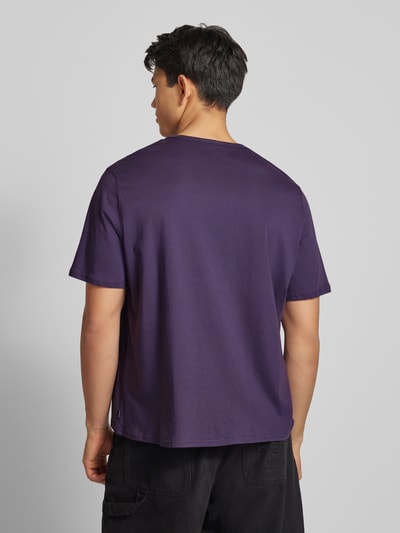 REVIEW T-Shirt mit Label-Print Aubergine 5