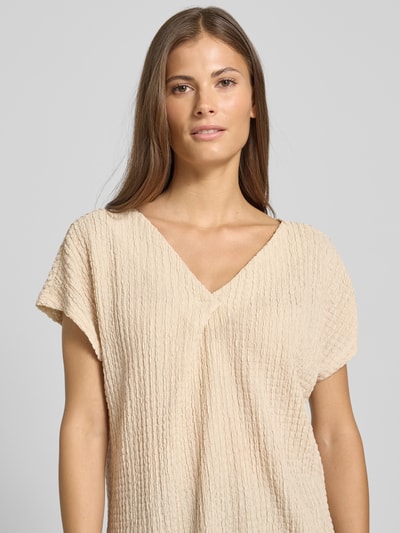 Christian Berg Woman Relaxed fit T-shirt met V-hals en sierplooi Zand - 3