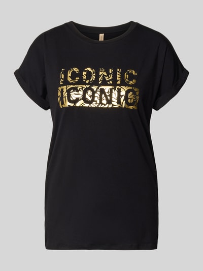 Produktfoto, schwarzes Damen T-Shirt mit goldfarbenem Print ICONIC, Lyocell-Elasthan-Mix, Relaxed-Fit, Rundhalsausschnitt, Ärmel mit Aufschlag, Modell 'MARICA' von Soyaconcept, Rückenlänge bei Größe S 62 cm.