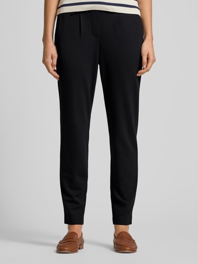 Kobiece modelka nosi Easy Pants mit Bundfalten von TOM TAILOR, czarne, mieszanka wiskozy z dodatkiem streczu, tunel, wpuszczane kieszenie, wąskie nogawki, ozdobna wypustka z tyłu, widok z przodu na całe nogi.
