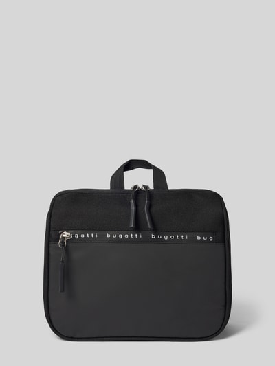Produktfoto, Kulturtasche mit Label-Details Modell 'Blanc Delight' von bugatti in Schwarz mit Reißverschluss, Tragehenkel und Schulterriemen.