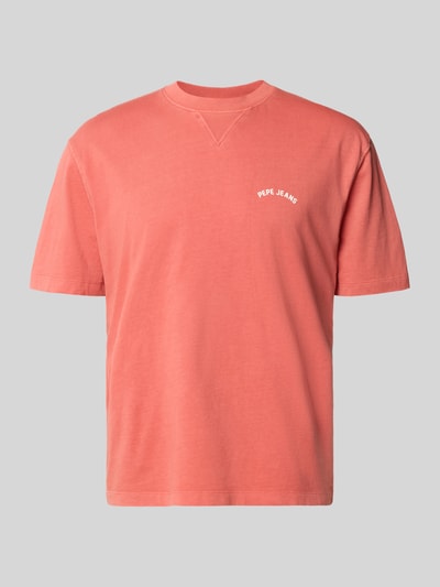 Produktfoto, Regular Fit T-Shirt aus reiner Baumwolle Modell 'John Tee' von Pepe Jeans in Koralle mit dezentem Logo-Print, glatte Textur