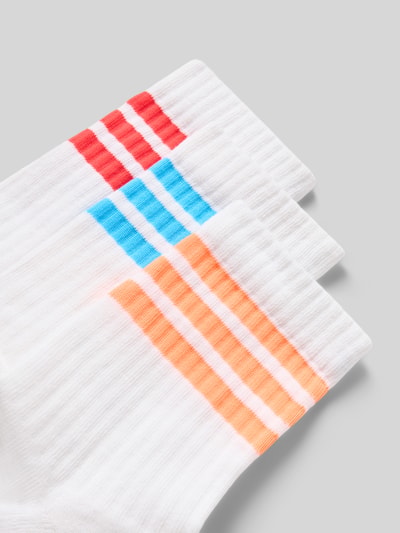 Produktfoto, Socken mit Label-Print im 3er-Pack von adidas Sportswear aus weißem Baumwoll-Mix mit Stretch-Anteil, gerippter Abschluss, farbige Label-Prints, körpernaher Schnitt, 3er-Pack für Damen.