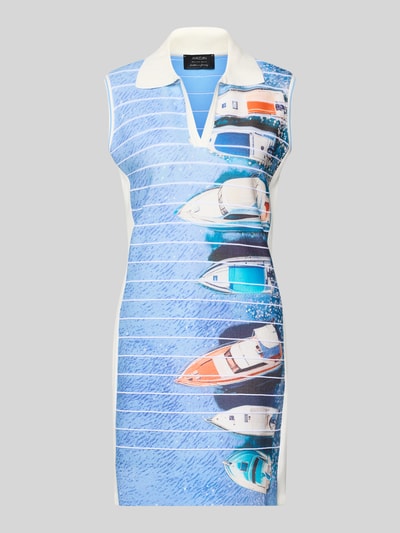 Produktfoto, Knielanges Polokleid mit V-Ausschnitt von Marc Cain im maritimen Blau mit Bootsmotiv, Lyocell-Mix, Körpernaher-Schnitt, Knielänge, Polokragen, V-Ausschnitt, Rückenlänge bei Größe 36: 88 cm, Brustweite bei Größe 36: 48 cm.