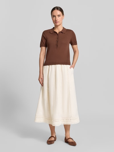 Frauenmodel trägt Ausgestellter Maxi-Rock aus reinem Leinen von Weekend Max Mara in Optik: Unifarben, Regular-Fit, Maxi-Länge, Lochstickerei, Bundabschluss: Elastisch, Materialverarbeitung: Flammgarn, Material: Leinen, Ganzkörperansicht von vorne