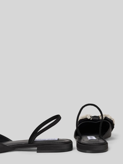 Produktfoto, Buty wsuwane z obszyciem ozdobnymi kamieniami, model 'Sloane' od Steve Madden, czarne z ozdobną kokardą, otwarta pięta, gładka podeszwa, wysokość obcasa: 2 cm, krój spiczysty, rozmiar 40