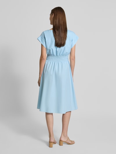 Christian Berg Woman Selection Knielanges Kleid mit Smok-Details Hellblau 5