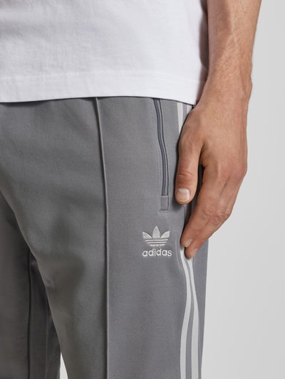 adidas Originals Regular Fit Sweatpants mit Label-Stitching Modell 'CLASSIC' Dunkelgrau 3