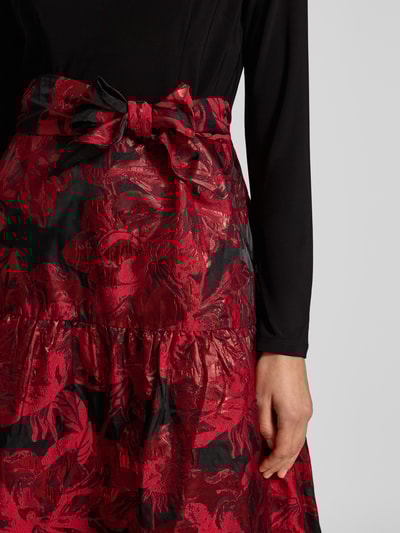 Adrianna Papell Avondjurk met 2-in-1-look. Rood - 3